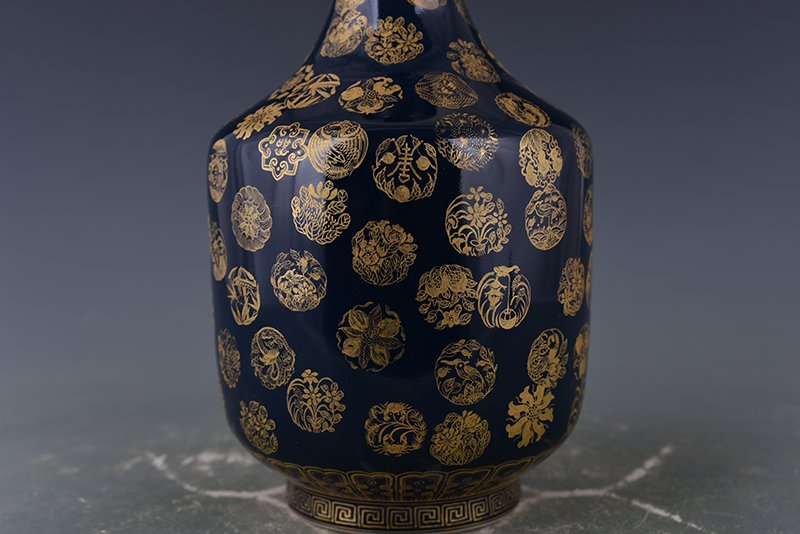 Qing Dynasty Emperor Qianlong imperial blue-glazed garlic vase with gold leather ball pattern