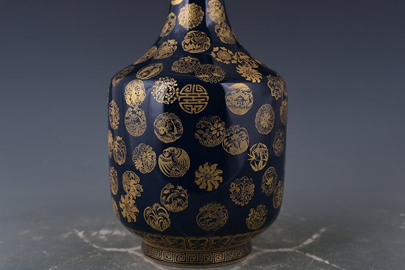 Qing Dynasty Emperor Qianlong’s imperial blue-glazed garlic vase with gold leather ball pattern