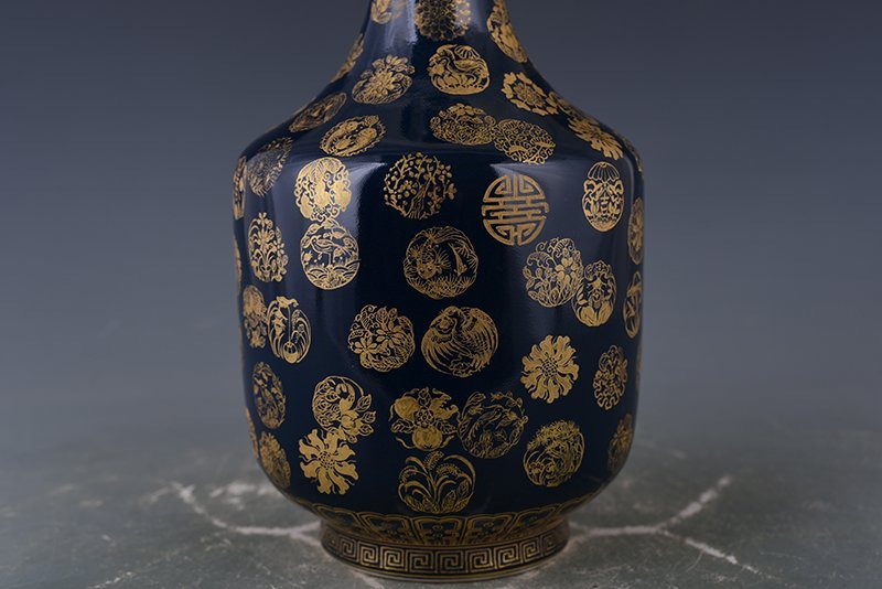 Qing Dynasty Emperor Qianlong’s imperial blue-glazed garlic vase with gold leather ball pattern