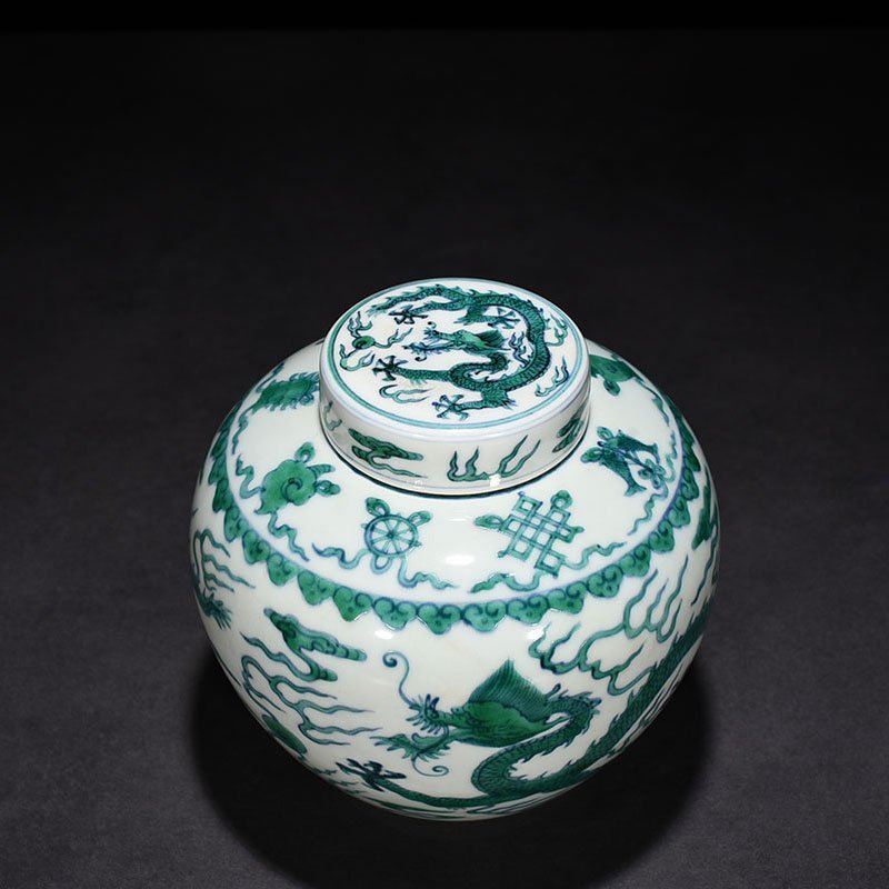 Qing Dynasty Qianlong doucai eight-treasure cloud and dragon pattern lid jar