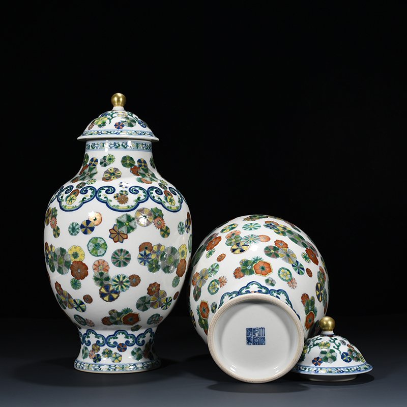 Qing Dynasty Qianlong doucai painted gold leather ball pattern general jar