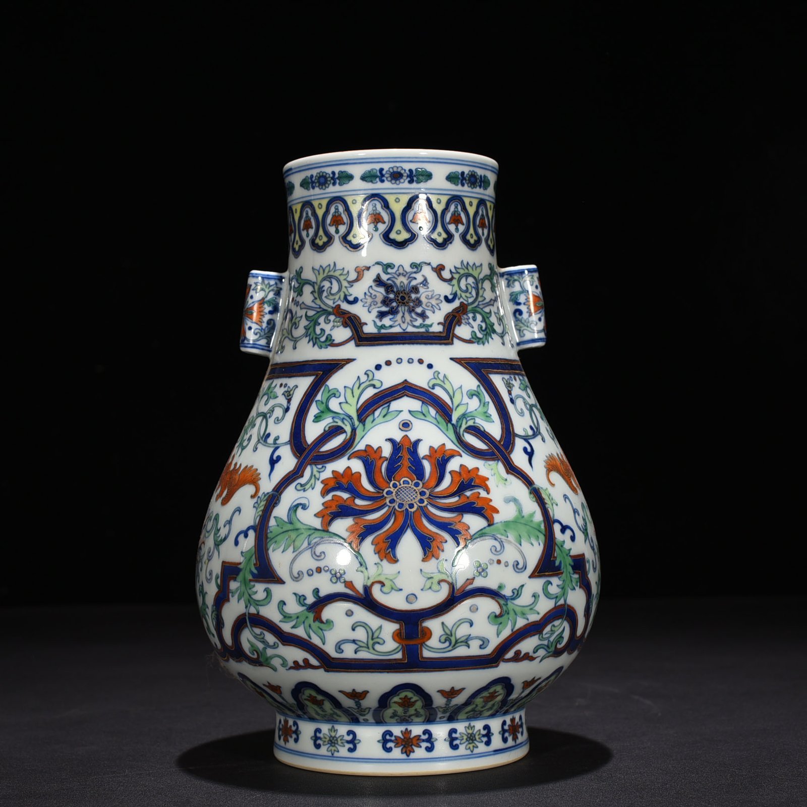 Qing Dynasty Qianlong doucai painted gold flower pattern through-ear vase
