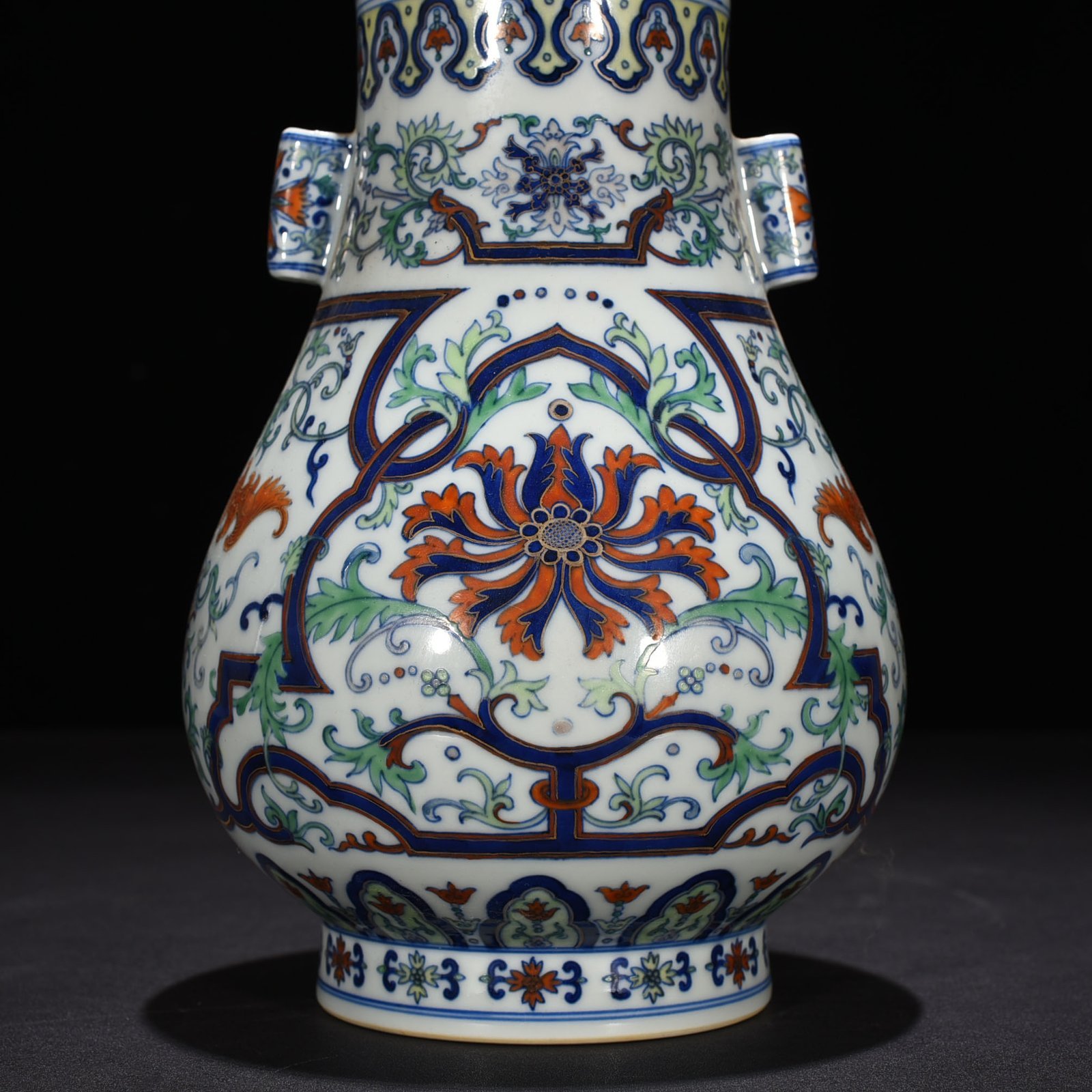 Qing Dynasty Qianlong doucai painted gold flower pattern through-ear vase