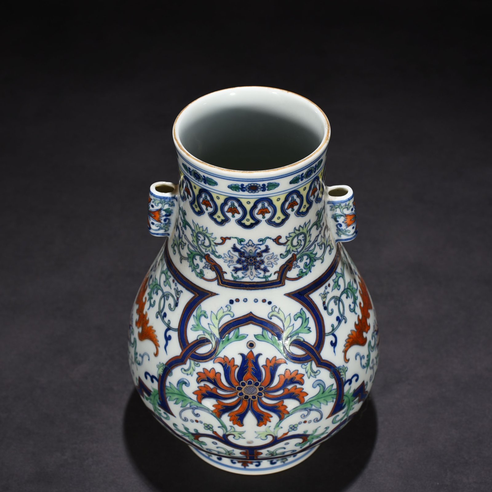 Qing Dynasty Qianlong doucai painted gold flower pattern through-ear vase