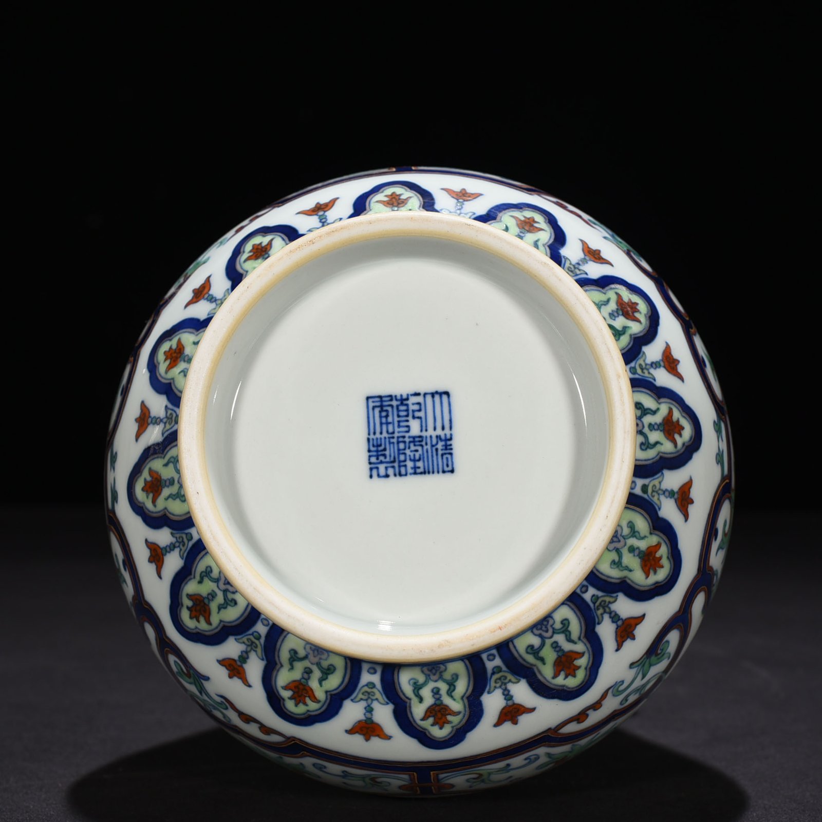Qing Dynasty Qianlong doucai painted gold flower pattern through-ear vase