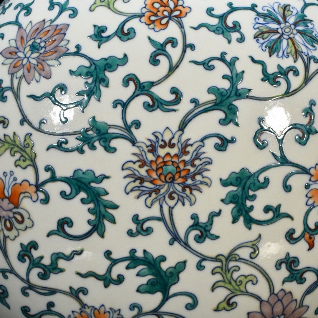 Qing Dynasty Qianlong doucai double-eared flat vase with entwined branches and floral patterns