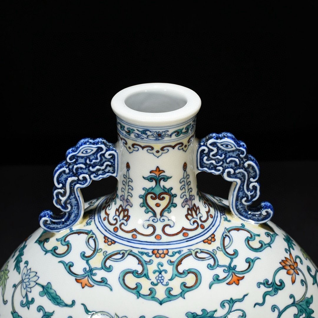 Qing Dynasty Qianlong doucai double-eared flat vase with entwined branches and floral patterns