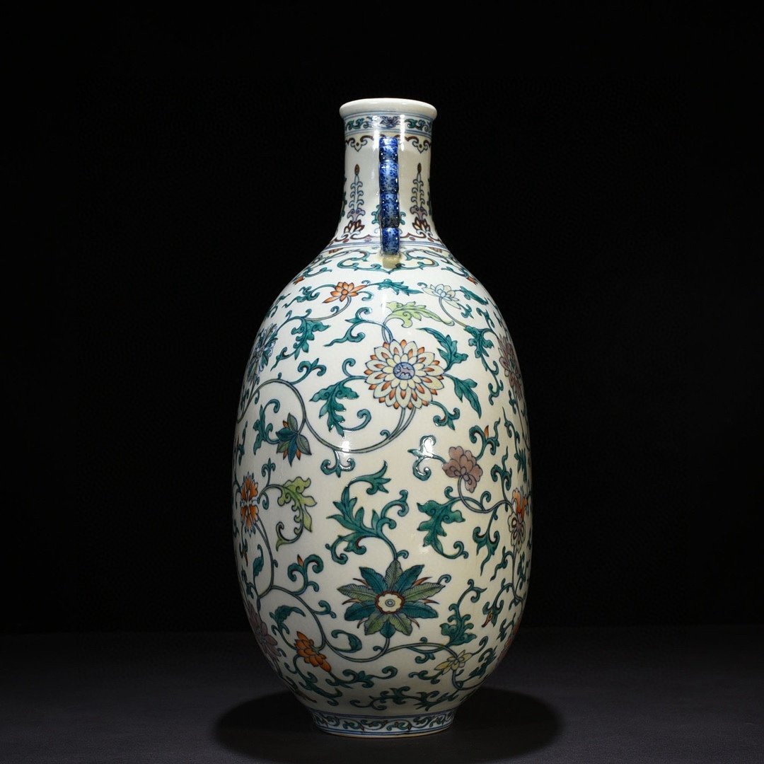 Qing Dynasty Qianlong doucai double-eared flat vase with entwined branches and floral patterns