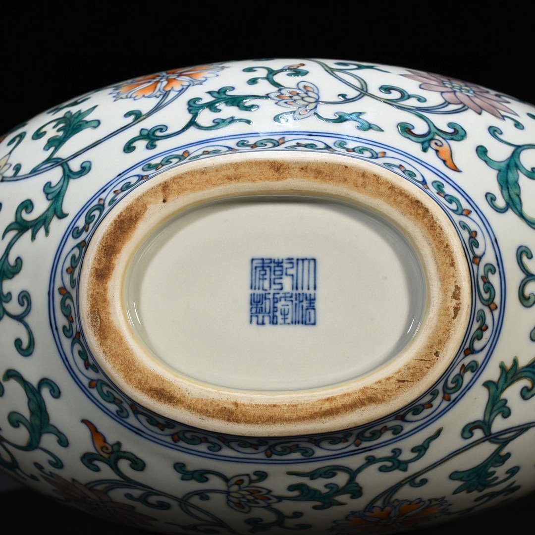Qing Dynasty Qianlong doucai double-eared flat vase with entwined branches and floral patterns