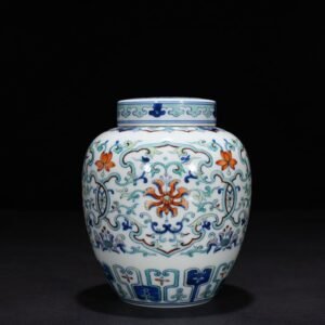 Qing Dynasty Qianlong period of Doucai flower pattern covered tea jar