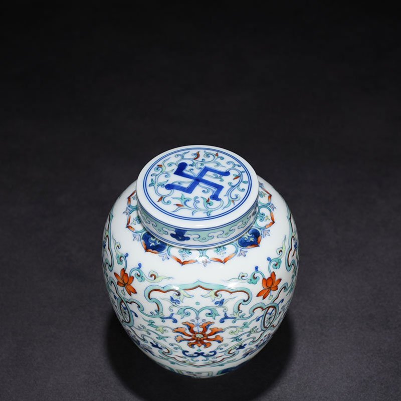 Qing Dynasty Qianlong period of Doucai flower pattern covered tea jar