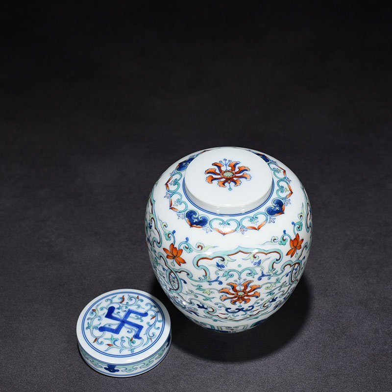 Qing Dynasty Qianlong period of Doucai flower pattern covered tea jar