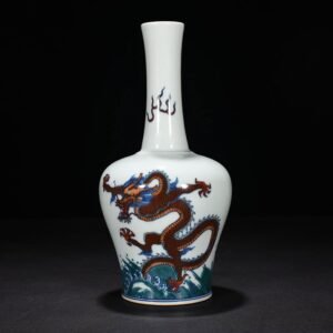 Qing Dynasty Qianlong doucai dragon pattern rattle bottle