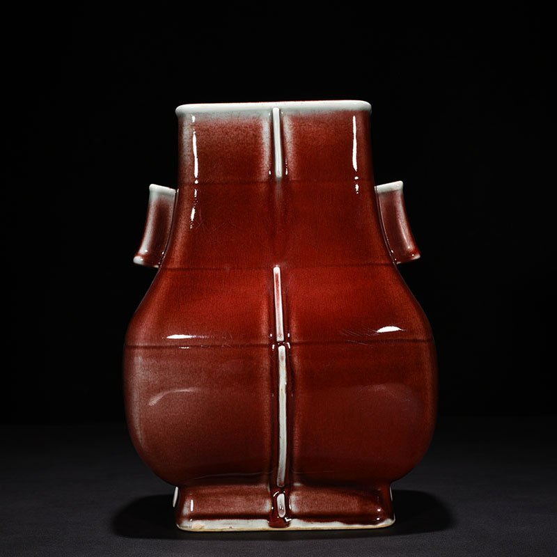Qing Dynasty Qianlong ruby ​​red glaze through-ear vase