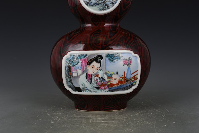 Qing Dynasty Qianlong wood grain glaze consecrated enamel beauty strap gourd vase