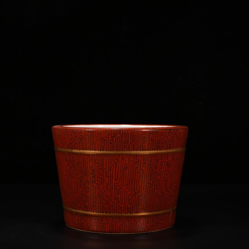 Qing Dynasty Qianlong wood grain glaze brush wash