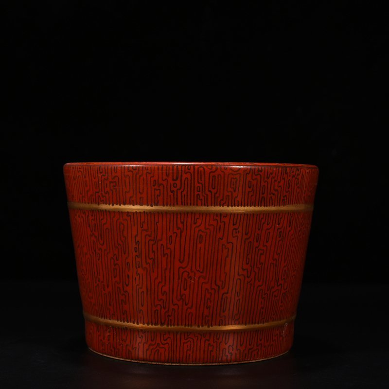 Qing Dynasty Qianlong wood grain glaze brush wash
