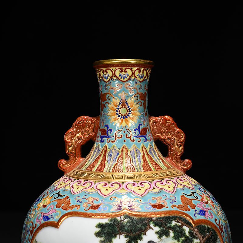 Qing Dynasty Qianlong turquoise green space window enamel beauty strap amphora