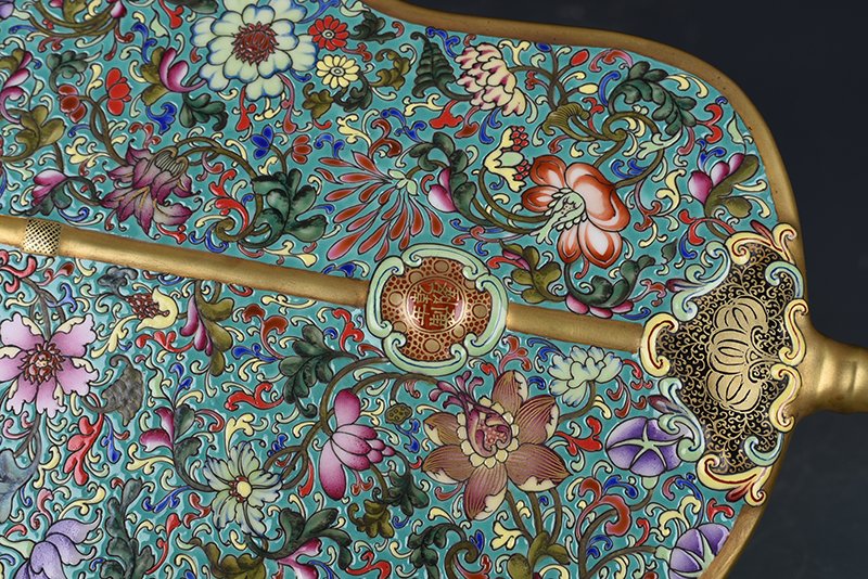 Qing Dynasty Qianlong turquoise green ground enamel flower pattern fan antique