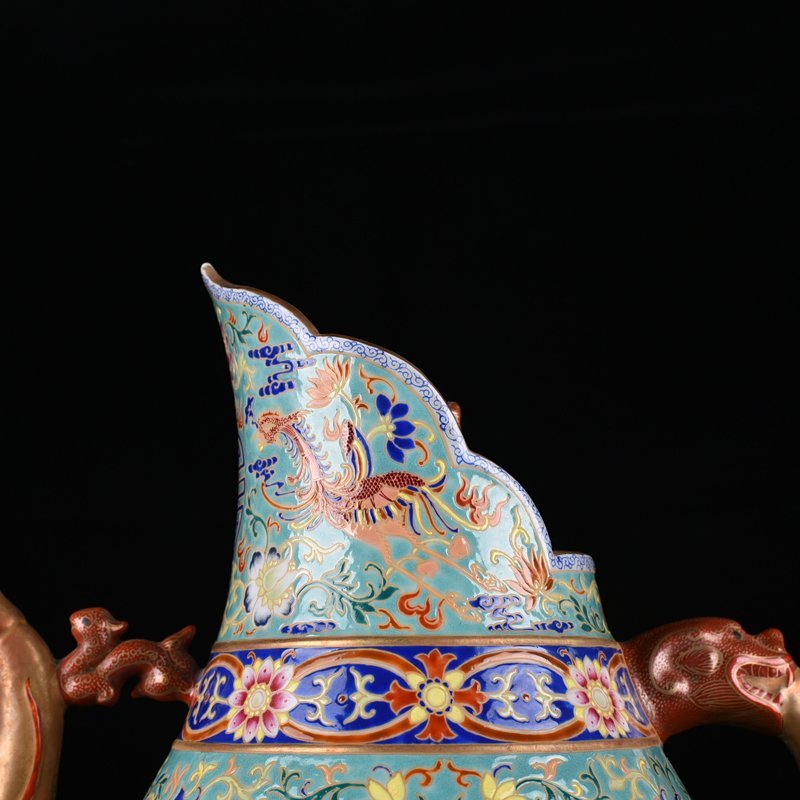 Qing Dynasty Qianlong turquoise green land embroidered with flowers and phoenix pattern monk’s hat pot