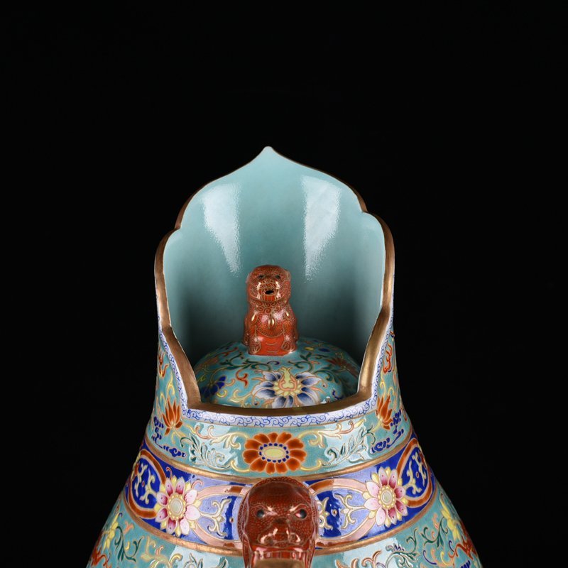 Qing Dynasty Qianlong turquoise green land embroidered with flowers and phoenix pattern monk’s hat pot