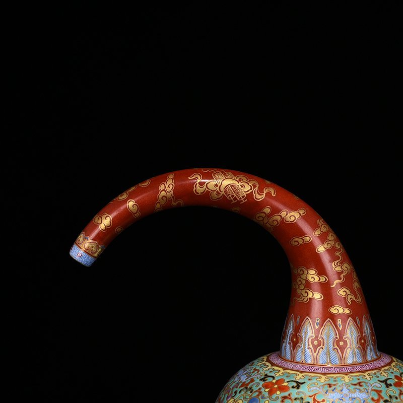 Qing Dynasty Qianlong turquoise green space pastel wrapped branches eight treasure pattern backflow pot