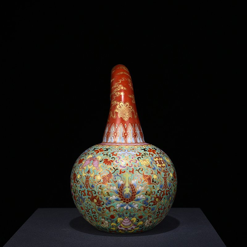 Qing Dynasty Qianlong turquoise green space pastel wrapped branches eight treasure pattern backflow pot
