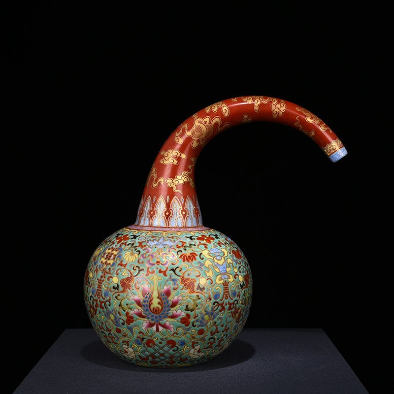 Qing Dynasty Qianlong turquoise green space pastel wrapped branches eight treasure pattern backflow pot