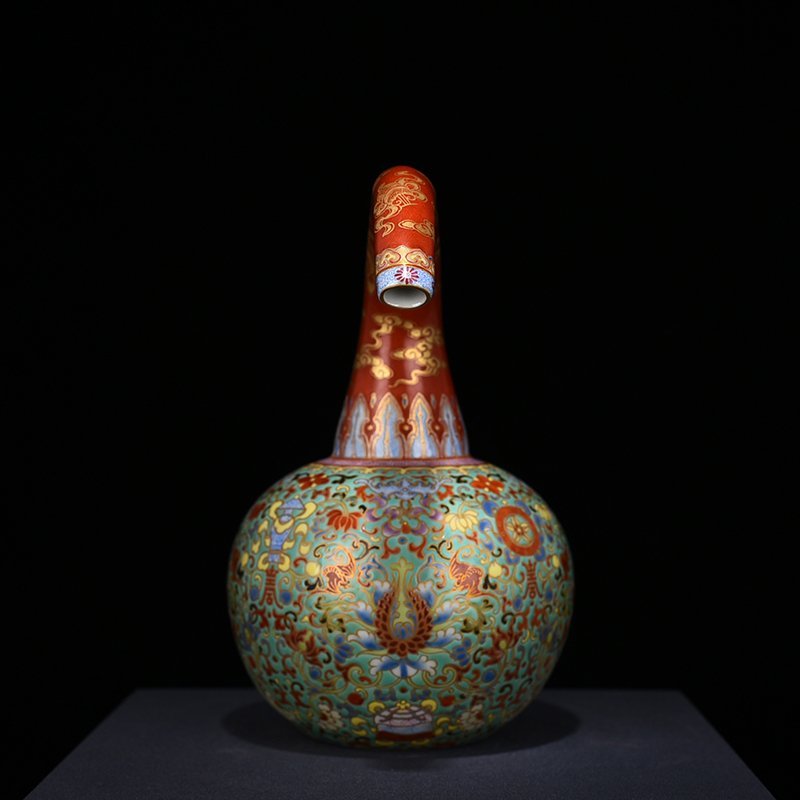 Qing Dynasty Qianlong turquoise green space pastel wrapped branches eight treasure pattern backflow pot
