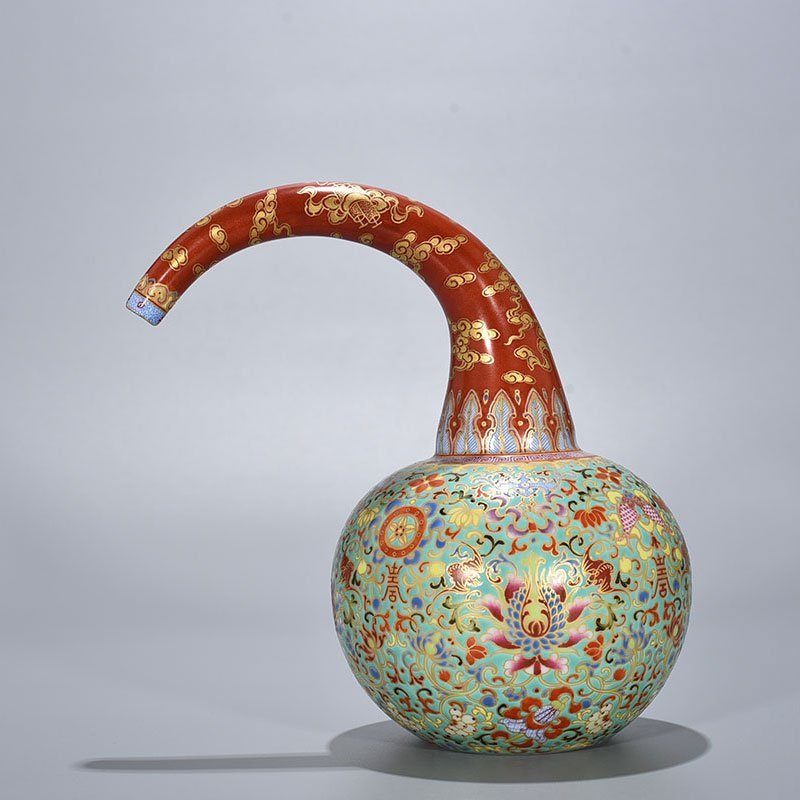 Qing Dynasty Qianlong turquoise green space pastel wrapped branches and eight treasures backflow pot