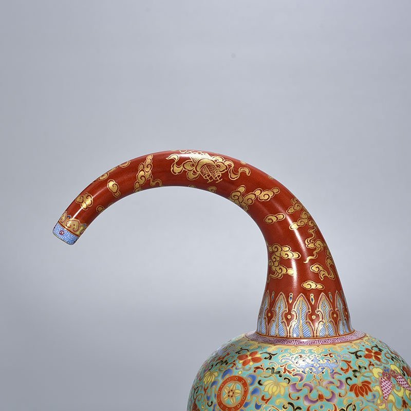 Qing Dynasty Qianlong turquoise green space pastel wrapped branches and eight treasures backflow pot