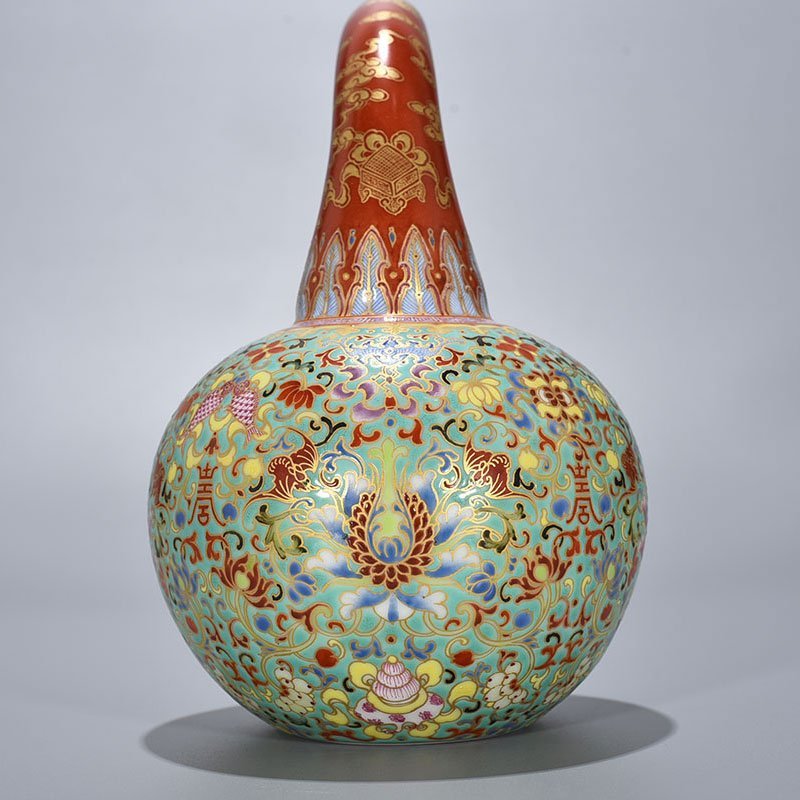 Qing Dynasty Qianlong turquoise green space pastel wrapped branches and eight treasures backflow pot