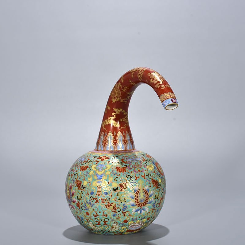 Qing Dynasty Qianlong turquoise green space pastel wrapped branches and eight treasures backflow pot
