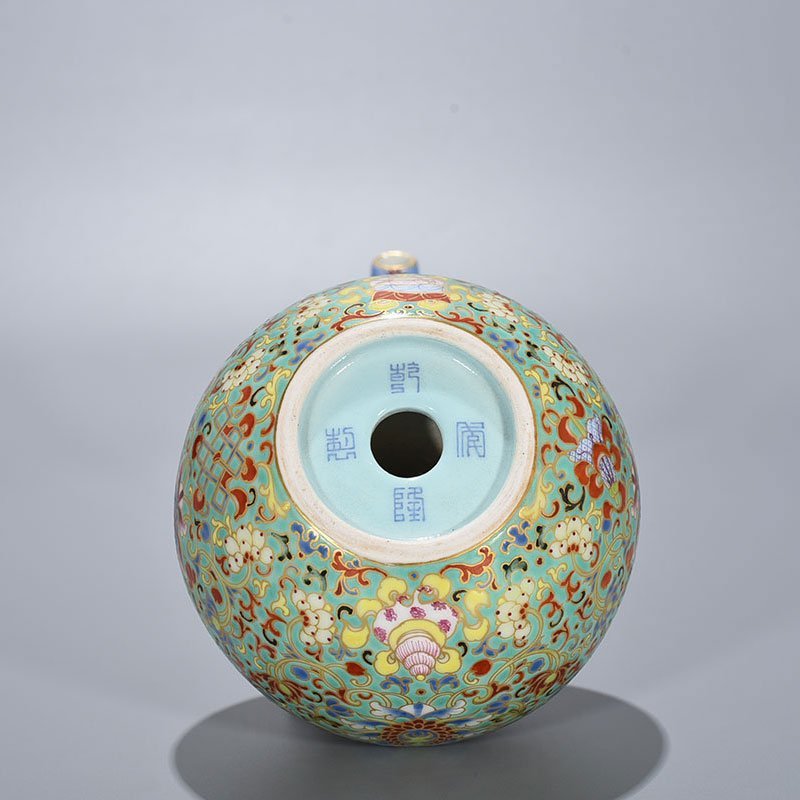 Qing Dynasty Qianlong turquoise green space pastel wrapped branches and eight treasures backflow pot