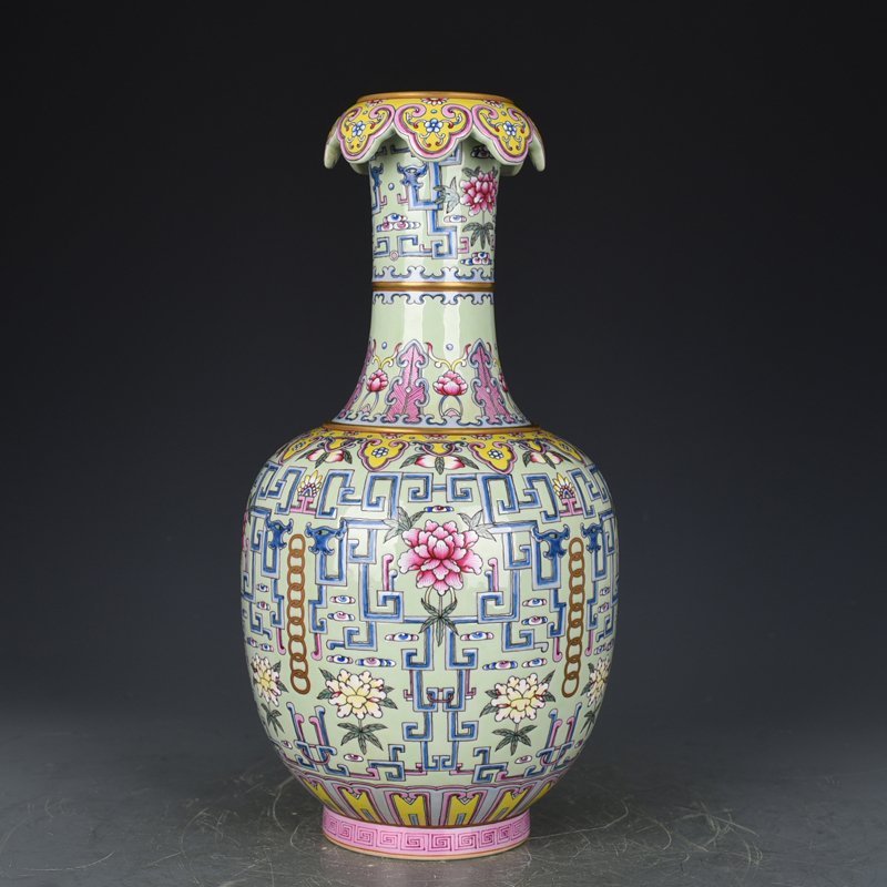 QingDynasty Qianlong Turquoise Green Ground Chilong Flower Pattern Vase