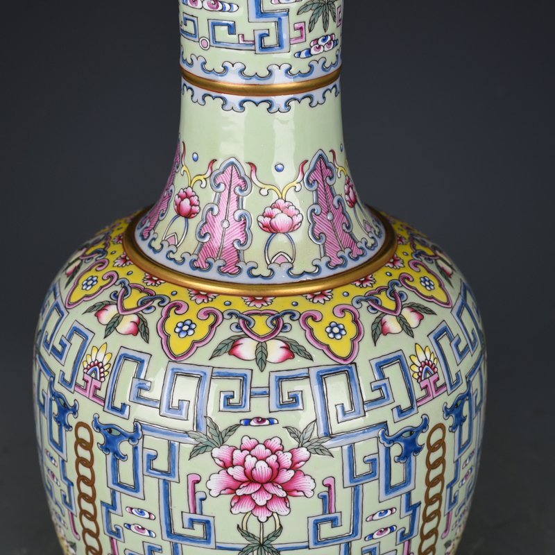QingDynasty Qianlong Turquoise Green Ground Chilong Flower Pattern Vase
