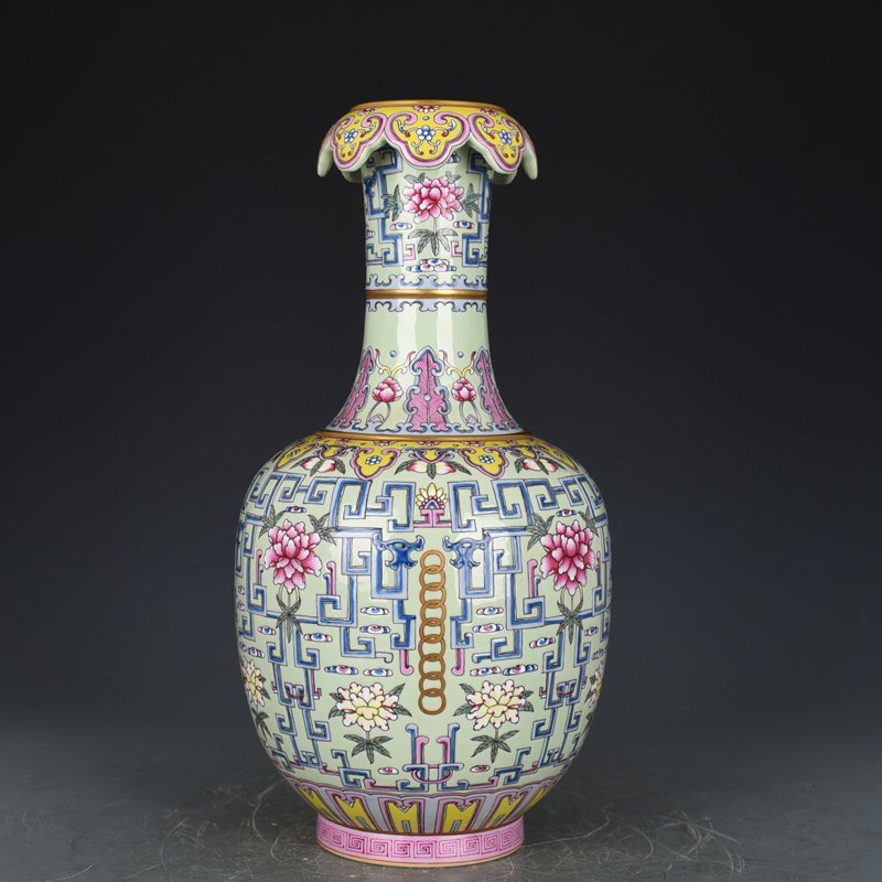QingDynasty Qianlong Turquoise Green Ground Chilong Flower Pattern Vase