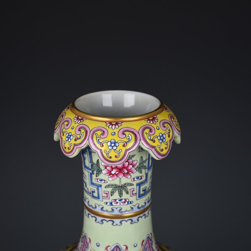 QingDynasty Qianlong Turquoise Green Ground Chilong Flower Pattern Vase