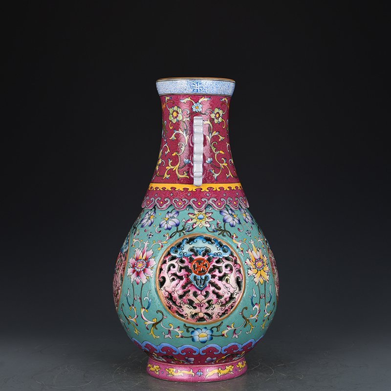 Qing Dynasty Qianlong turquoise green land rolling pattern hollow revolving vase