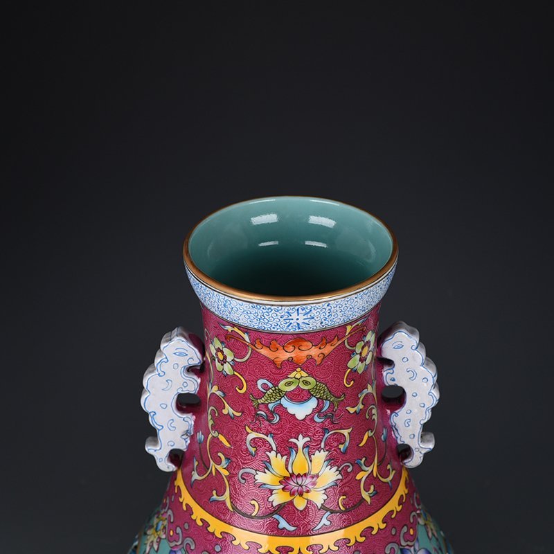 Qing Dynasty Qianlong turquoise green land rolling pattern hollow revolving vase