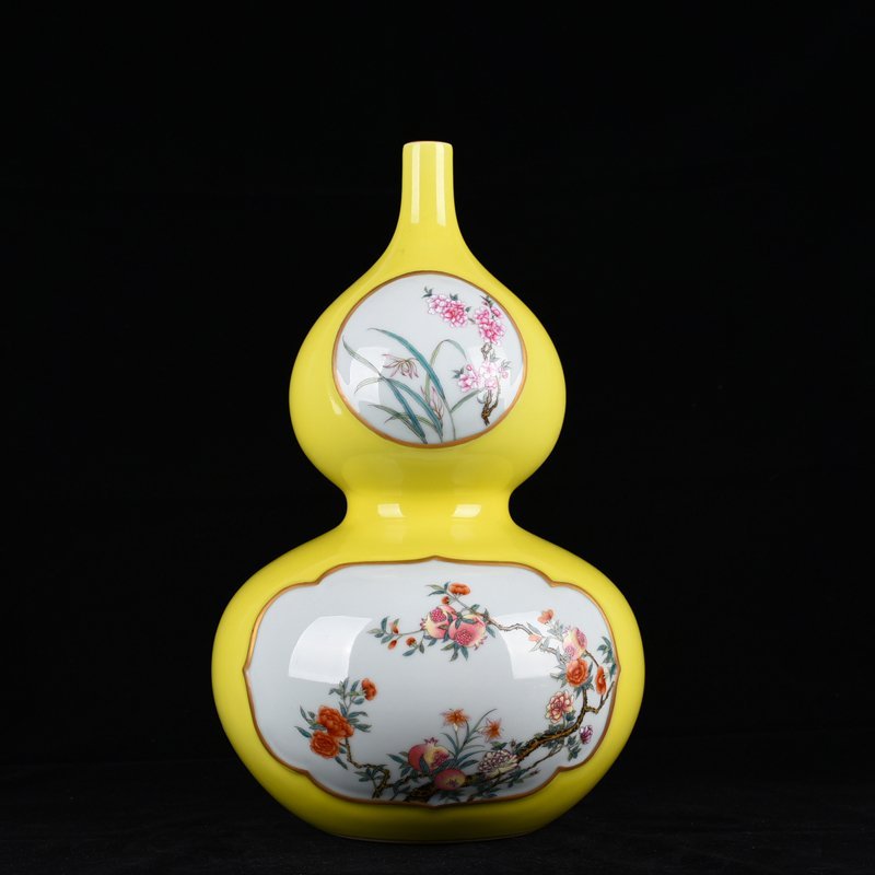 Qing Dynasty Qianlong lemon yellow glaze consecrated gourd vase