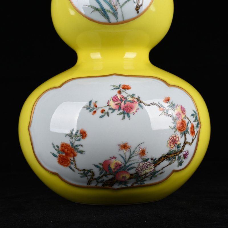 Qing Dynasty Qianlong lemon yellow glaze consecrated gourd vase