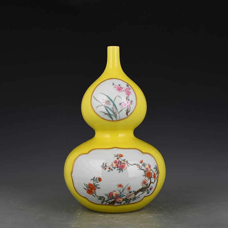 Qing Dynasty Qianlong lemon yellow glaze consecrated gourd vase