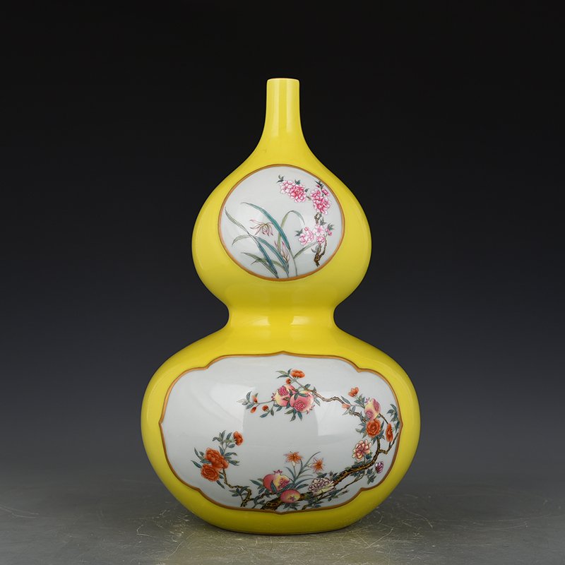 Qing Dynasty Qianlong lemon yellow glaze consecrated gourd vase