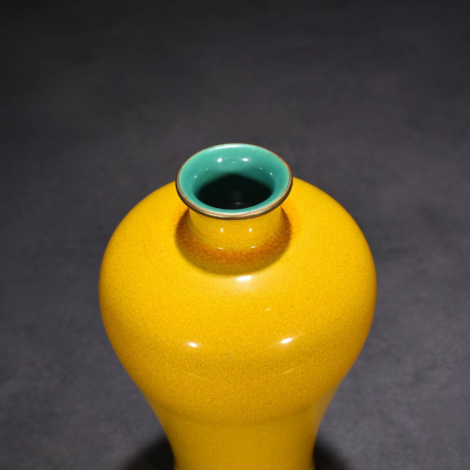 Qing Dynasty Qianlong period of lemon yellow glazed plum vase