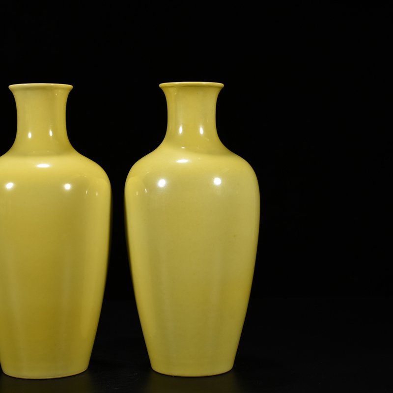 Qing Dynasty Qianlong lemon yellow glaze