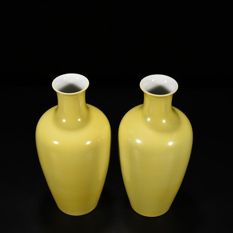 Qing Dynasty Qianlong lemon yellow glaze