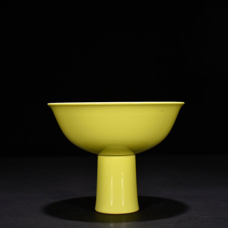Qing Dynasty Qianlong period of the lemon yellow glaze tall bowl