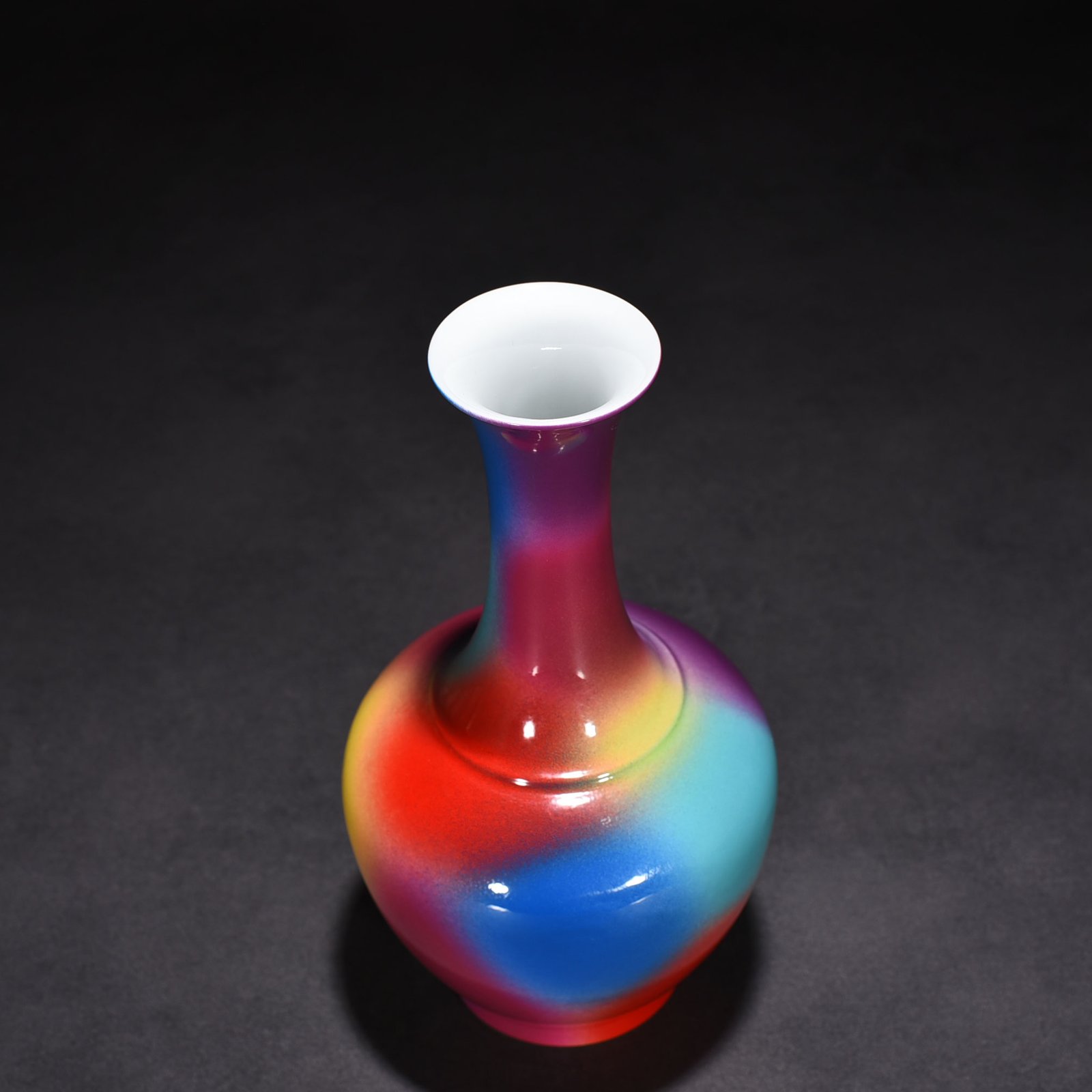 Qing Dynasty Qianlong Peach Blossom Cave vase