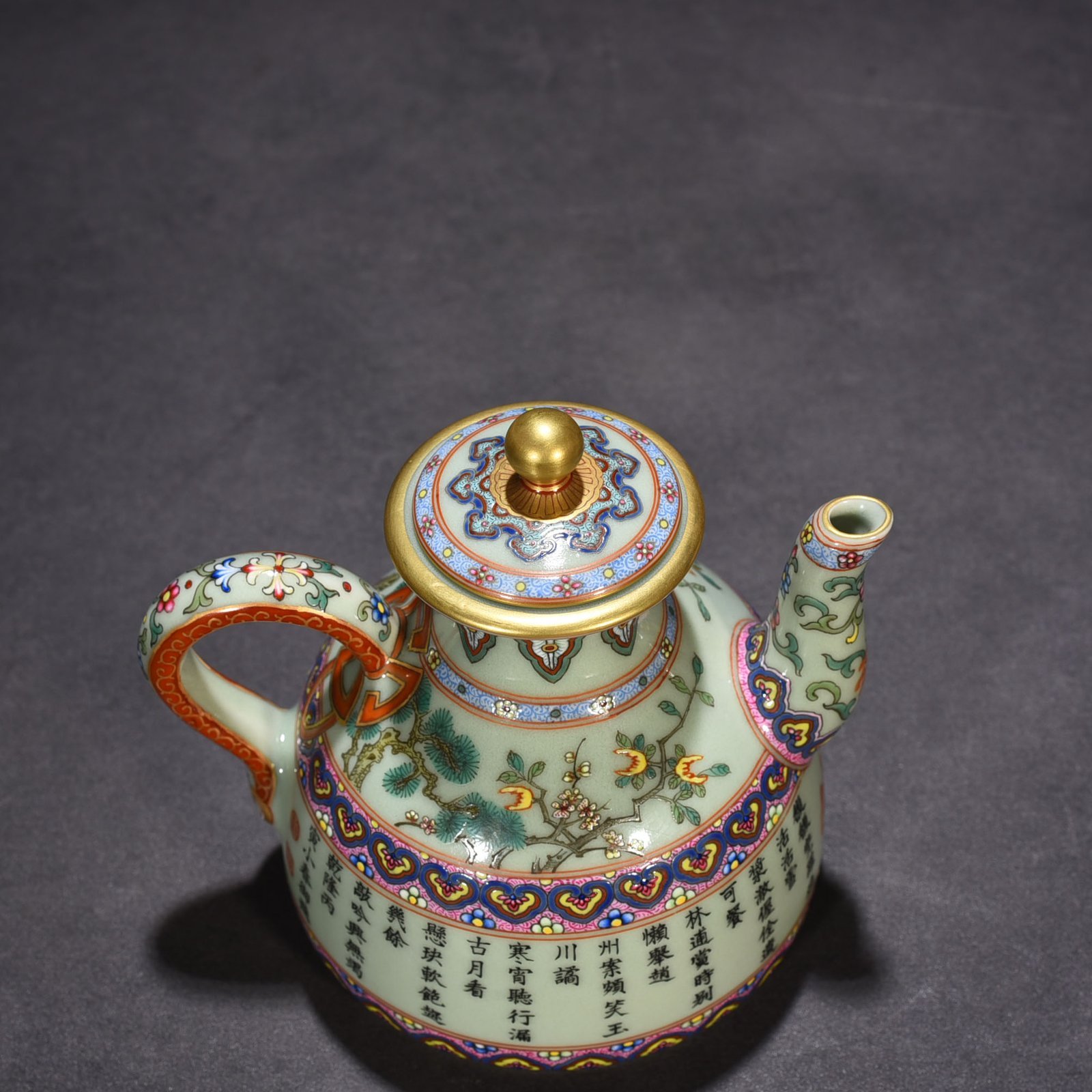 Qing Dynasty Qianlong Yangcai pink green ground teapot